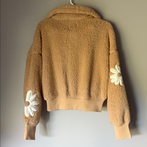 SO Women’s Faux Sherpa Tan Floral Daisy Full Zip Jacket - Picture 6 of 7